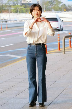 [패션엔 포토] 김다미, 멋쁨 화이트 셔츠! 숏컷 걸크러시 데님룩 일본 출국길