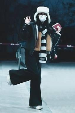 [패션엔 포토] 블랙핑크 지수, 라이더 재킷과 환상! 군밤 모자 눌러써도 귀염뽀짝