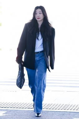 [패션엔 포토] 김다미, 오버핏이 딱! 데님에 재킷 가을룩의 정석 밀라노 출국 